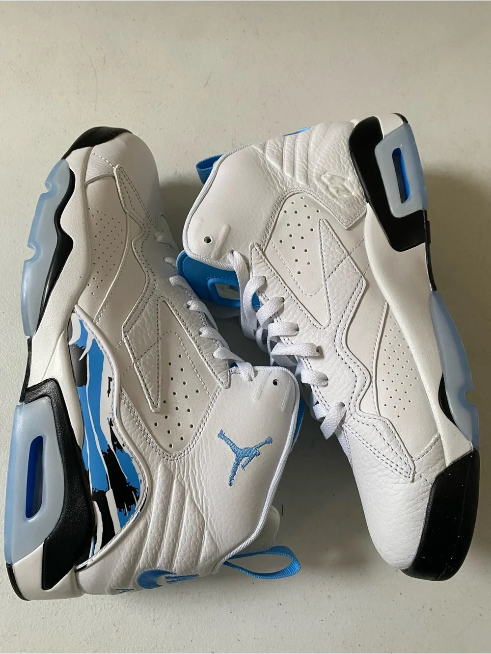 Jordan Men's Retro Basketball Shoes in White and University Blue sz 12